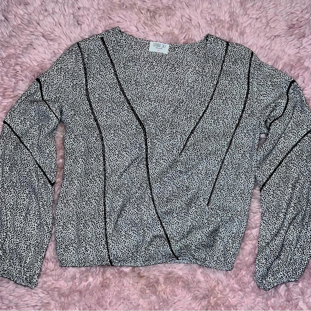 Spotted/leopard crisscross blouse